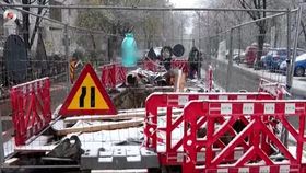 Bucureștenii tremură de frig și afară și în case: „Dacă pui mâna pe calorifer, mai caldă este mâna”